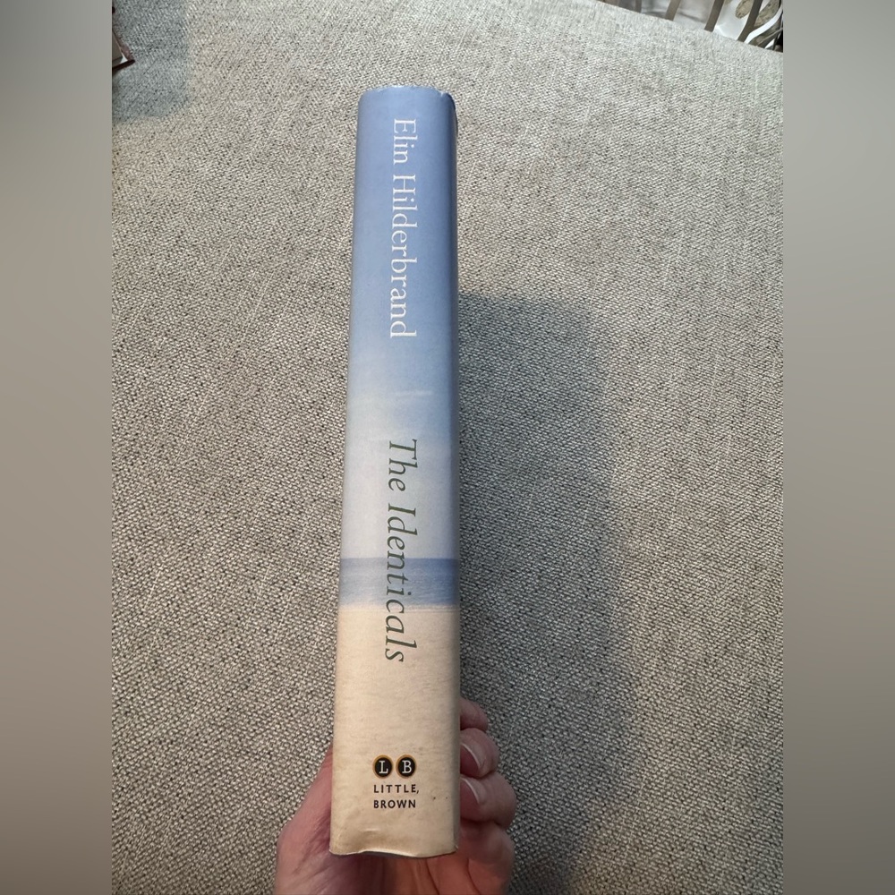The Identicals by Elin Hilderbrand Hand Signed B&N Special Edition Hardcover - Picture 3 of 12